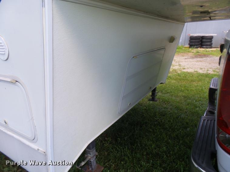 image for item K1826 2000 Cameo Carrilite F27RKS camper