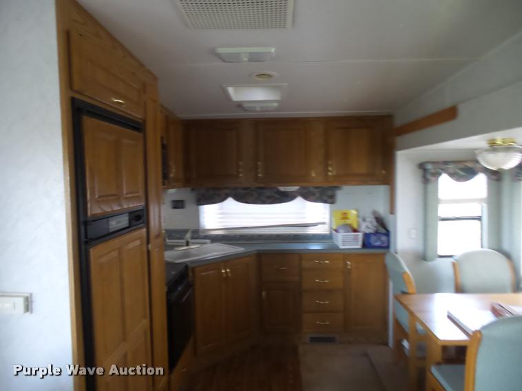 image for item K1826 2000 Cameo Carrilite F27RKS camper