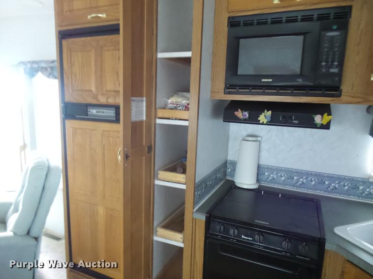 image for item K1826 2000 Cameo Carrilite F27RKS camper