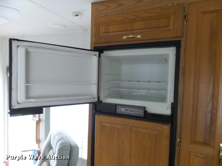 image for item K1826 2000 Cameo Carrilite F27RKS camper