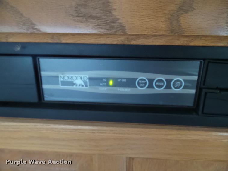 image for item K1826 2000 Cameo Carrilite F27RKS camper