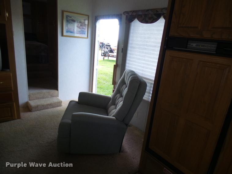 image for item K1826 2000 Cameo Carrilite F27RKS camper