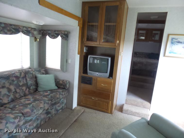 image for item K1826 2000 Cameo Carrilite F27RKS camper