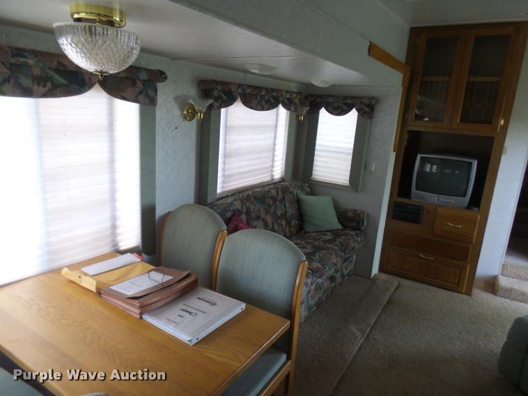 image for item K1826 2000 Cameo Carrilite F27RKS camper