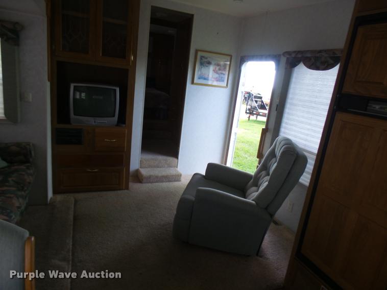 image for item K1826 2000 Cameo Carrilite F27RKS camper