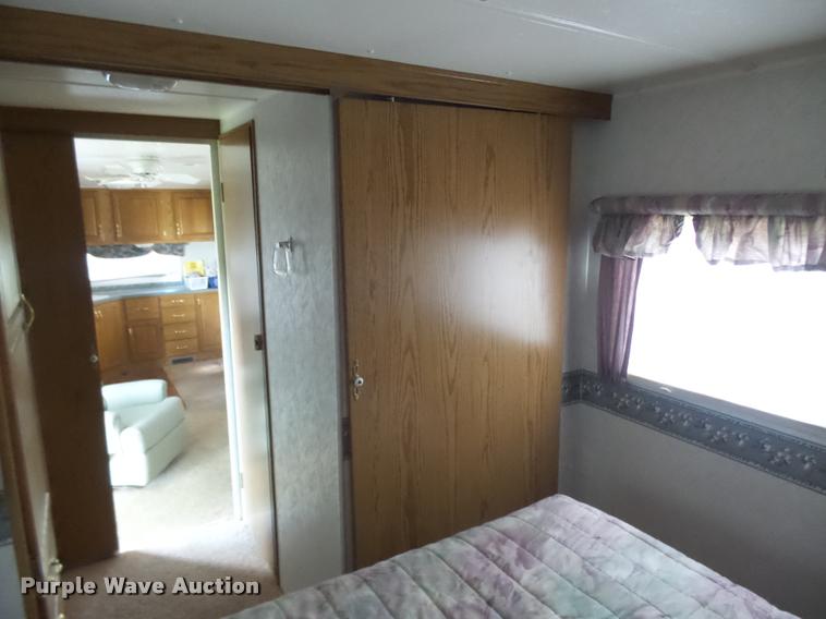 image for item K1826 2000 Cameo Carrilite F27RKS camper