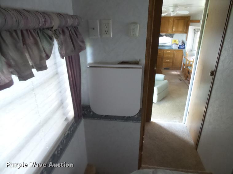 image for item K1826 2000 Cameo Carrilite F27RKS camper