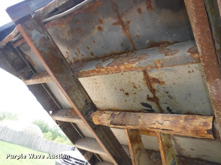 image for item K5869 2000 Ford F350 Super Duty XL dump bed pickup truck