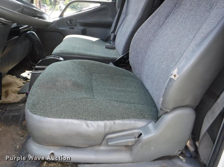 image for item K5911 2004 Mitsubishi Fuso FE640 flatbed truck