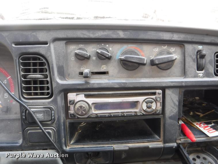 image for item K5911 2004 Mitsubishi Fuso FE640 flatbed truck