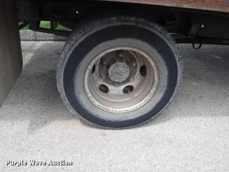 image for item K5911 2004 Mitsubishi Fuso FE640 flatbed truck