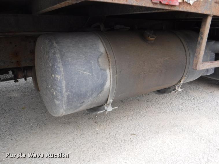 image for item K5911 2004 Mitsubishi Fuso FE640 flatbed truck