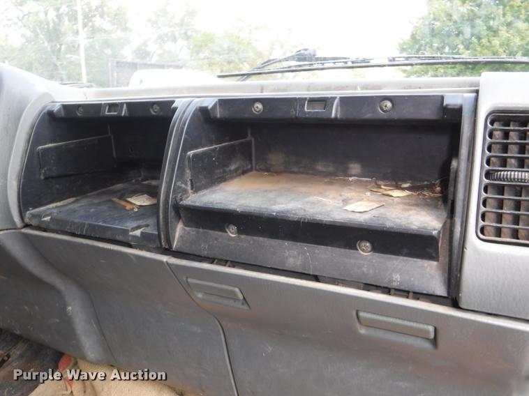 image for item K5911 2004 Mitsubishi Fuso FE640 flatbed truck