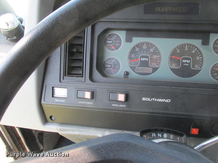 image for item K6121 1992 Fleetwood Southwind RV