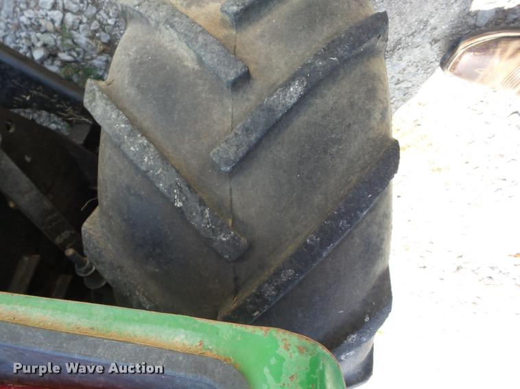 image for item K6433 John Deere 332 lawn mower