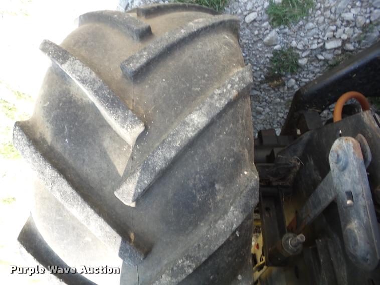 image for item K6433 John Deere 332 lawn mower