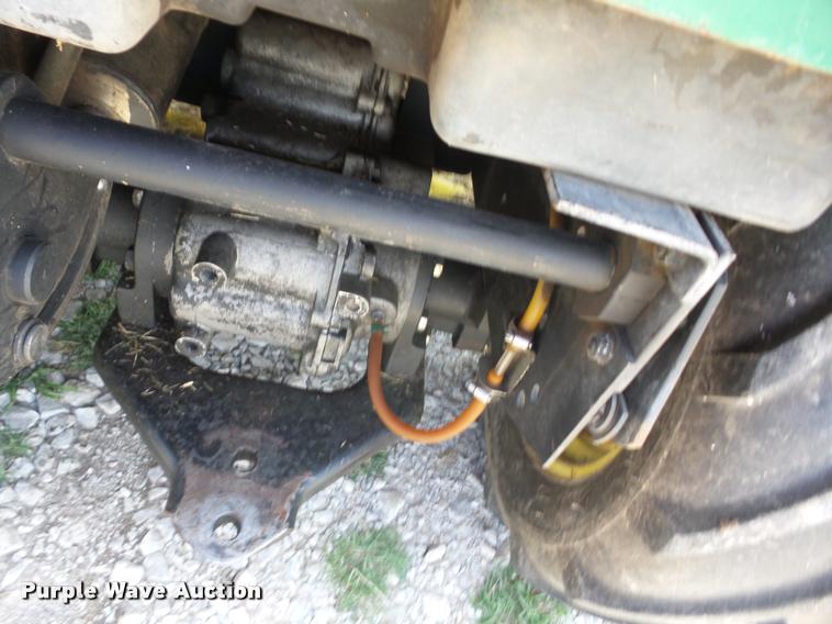 image for item K6433 John Deere 332 lawn mower