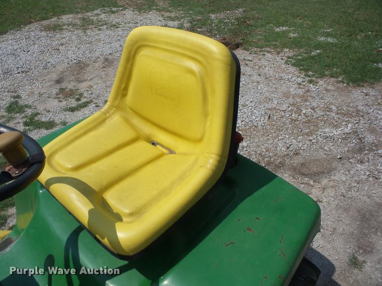 image for item K6433 John Deere 332 lawn mower