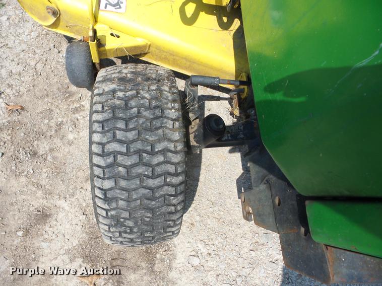 image for item K6433 John Deere 332 lawn mower