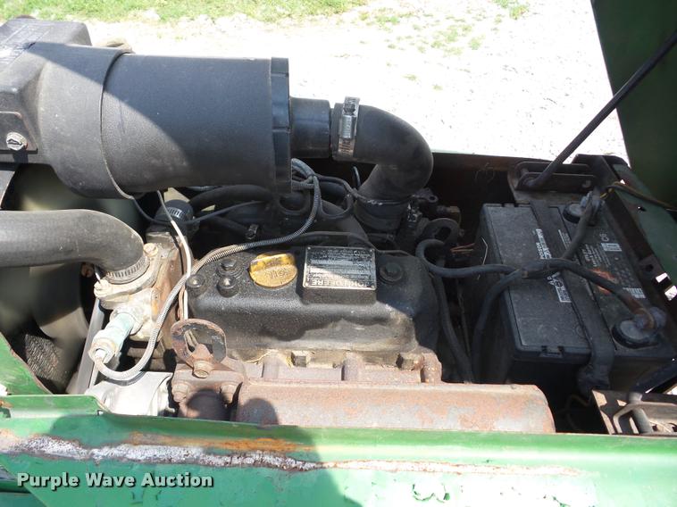 image for item K6433 John Deere 332 lawn mower