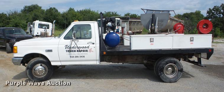 image for item K6455 1990 Ford F450 Super Duty flatbed truck