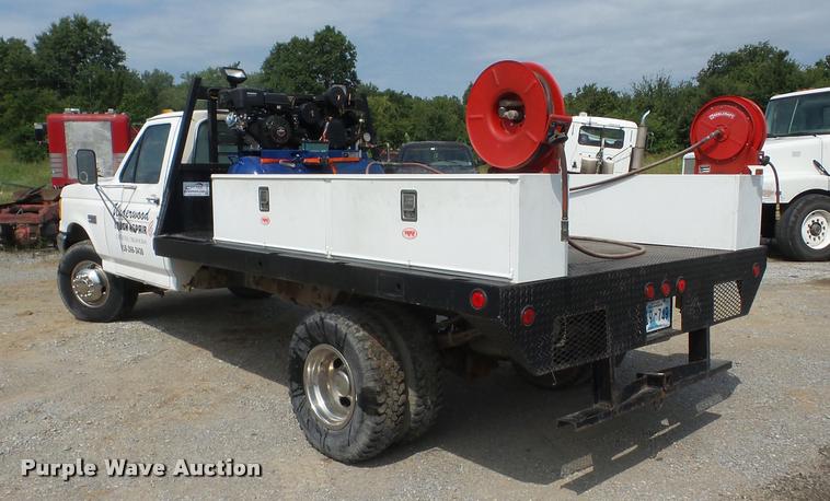 image for item K6455 1990 Ford F450 Super Duty flatbed truck