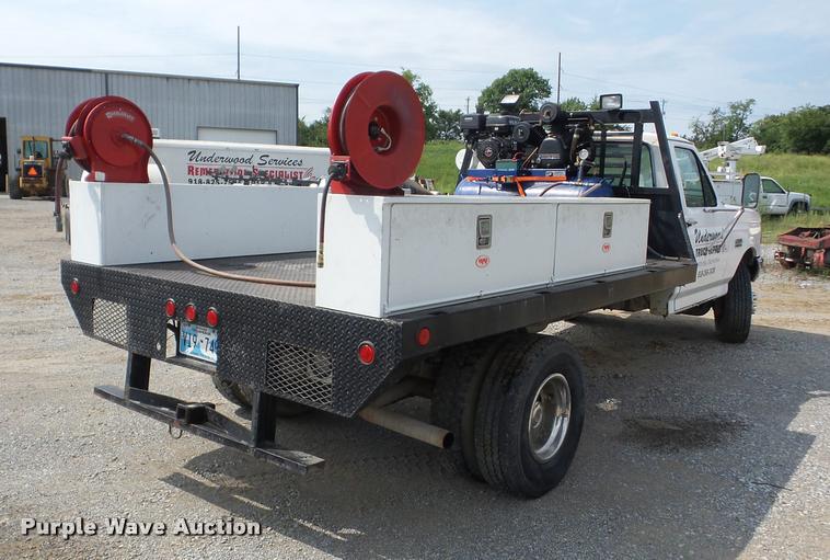image for item K6455 1990 Ford F450 Super Duty flatbed truck