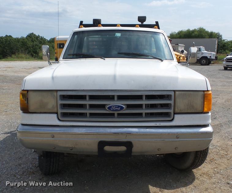 image for item K6455 1990 Ford F450 Super Duty flatbed truck