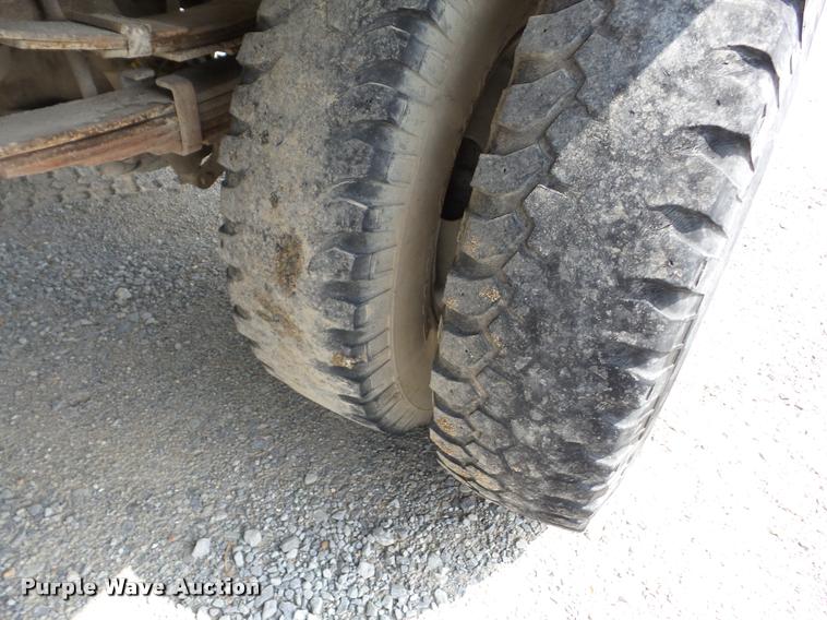 image for item K6455 1990 Ford F450 Super Duty flatbed truck