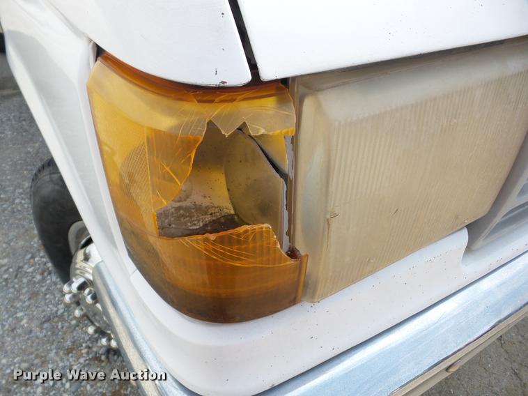 image for item K6455 1990 Ford F450 Super Duty flatbed truck