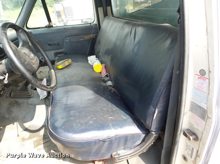 image for item K6455 1990 Ford F450 Super Duty flatbed truck