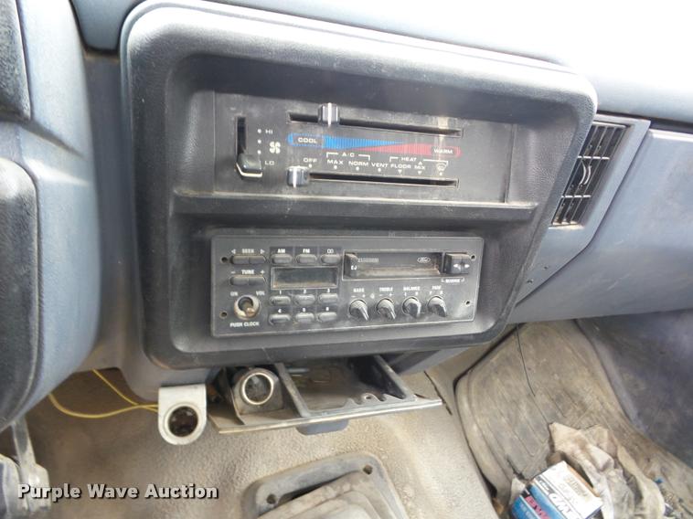 image for item K6455 1990 Ford F450 Super Duty flatbed truck