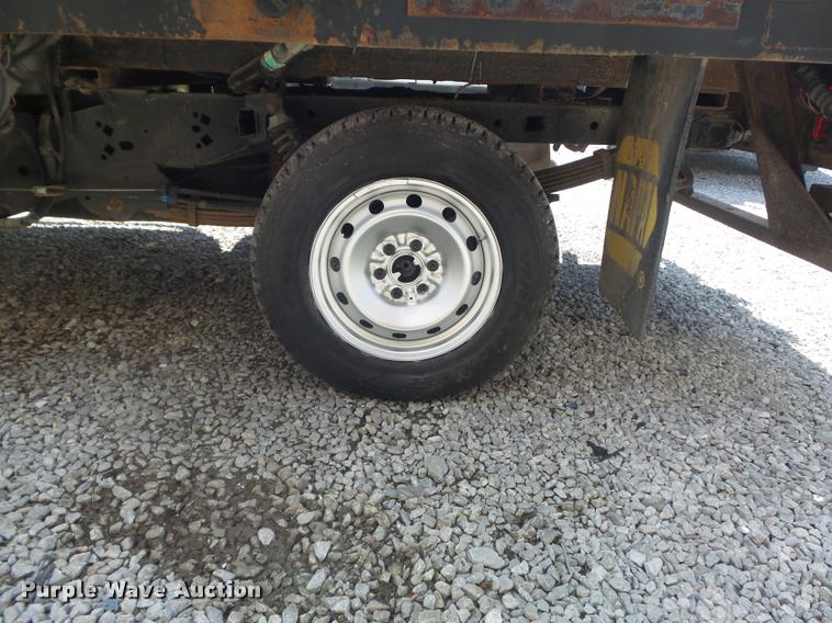 image for item K7548 2011 Ford F150 XLT flatbed pickup truck