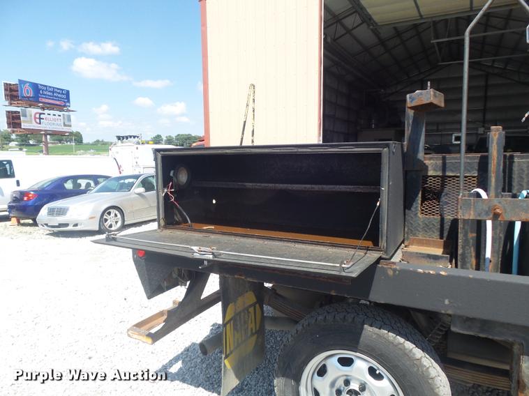 image for item K7548 2011 Ford F150 XLT flatbed pickup truck