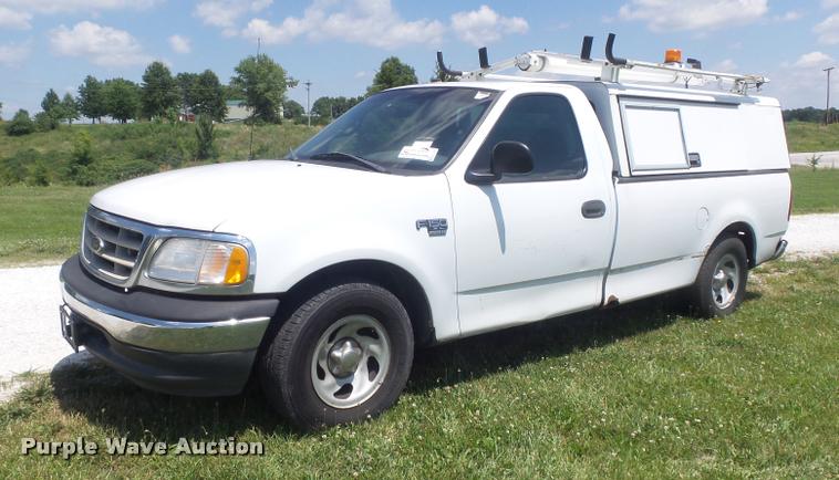 image for item K7552 2001 Ford F150 XL pickup truck