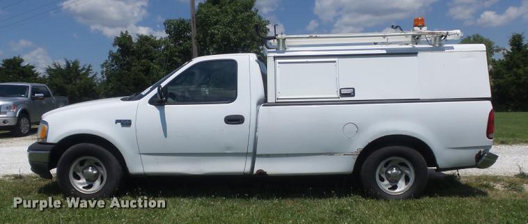 image for item K7552 2001 Ford F150 XL pickup truck