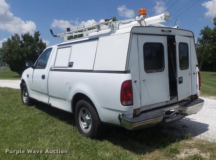 image for item K7552 2001 Ford F150 XL pickup truck