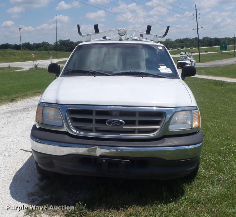 image for item K7552 2001 Ford F150 XL pickup truck