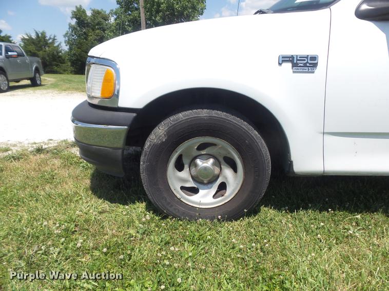 image for item K7552 2001 Ford F150 XL pickup truck