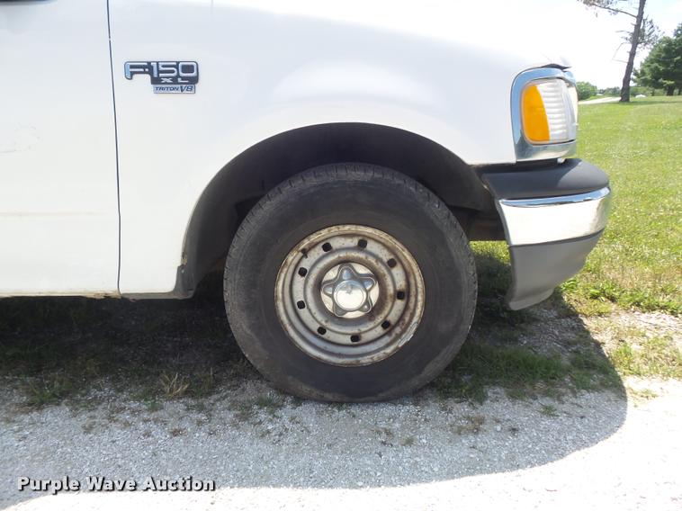 image for item K7552 2001 Ford F150 XL pickup truck