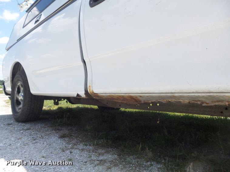 image for item K7552 2001 Ford F150 XL pickup truck