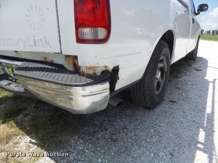 image for item K7552 2001 Ford F150 XL pickup truck