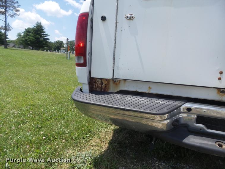 image for item K7552 2001 Ford F150 XL pickup truck