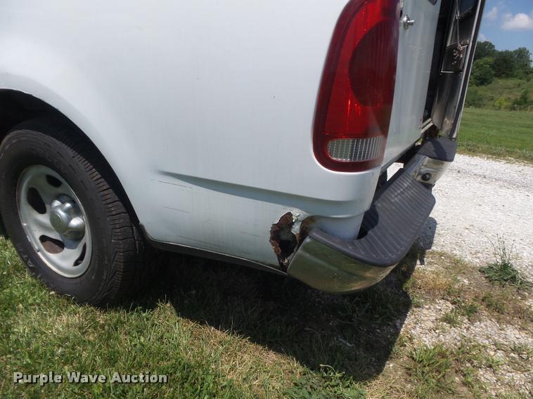 image for item K7552 2001 Ford F150 XL pickup truck