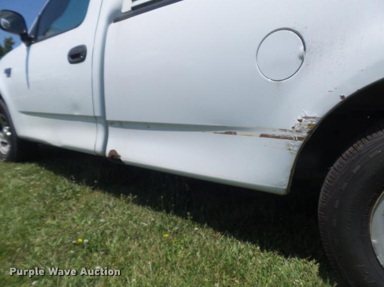 image for item K7552 2001 Ford F150 XL pickup truck