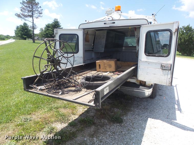 image for item K7552 2001 Ford F150 XL pickup truck