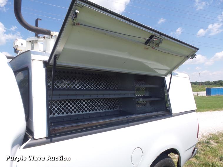 image for item K7552 2001 Ford F150 XL pickup truck