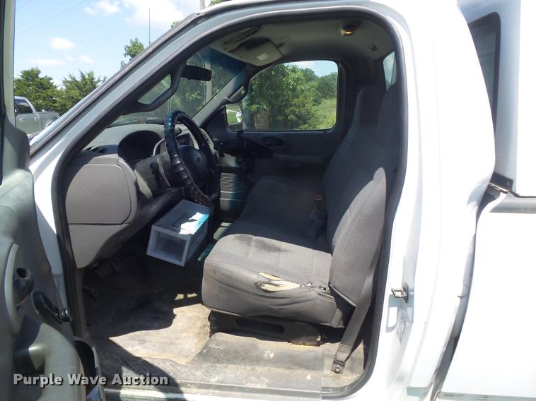 image for item K7552 2001 Ford F150 XL pickup truck