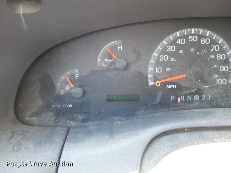 image for item K7552 2001 Ford F150 XL pickup truck