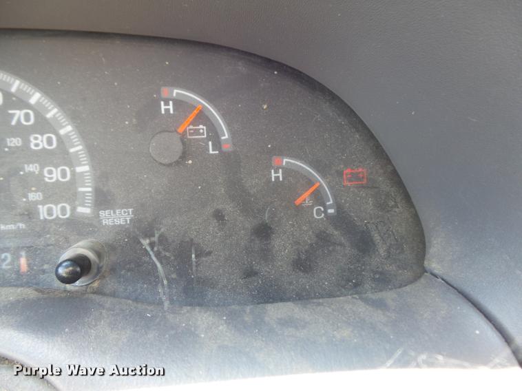 image for item K7552 2001 Ford F150 XL pickup truck